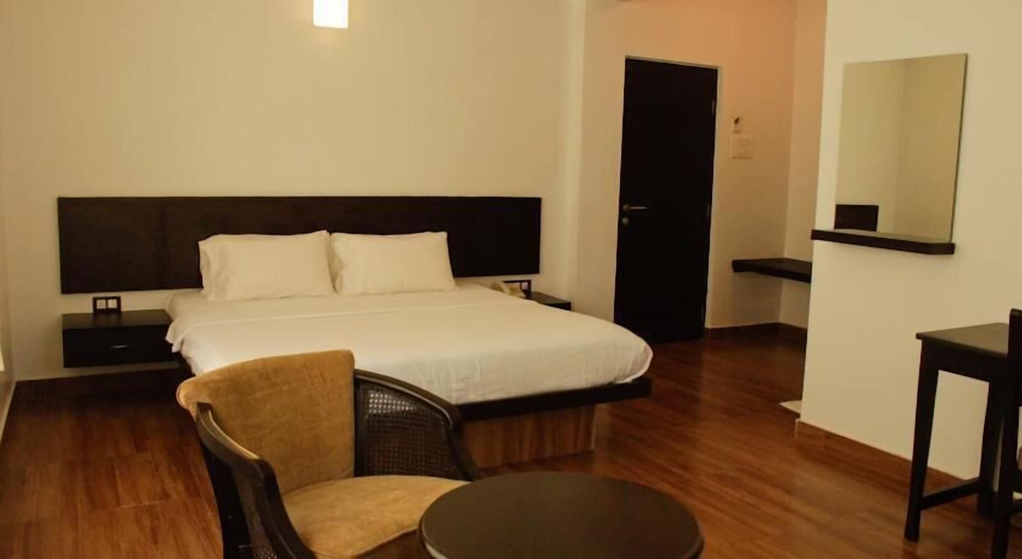Sinq Beach Resort Калангут Экстерьер фото