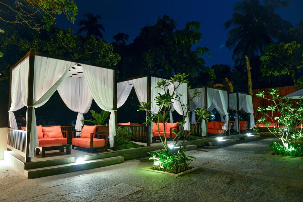 Sinq Beach Resort Калангут Экстерьер фото
