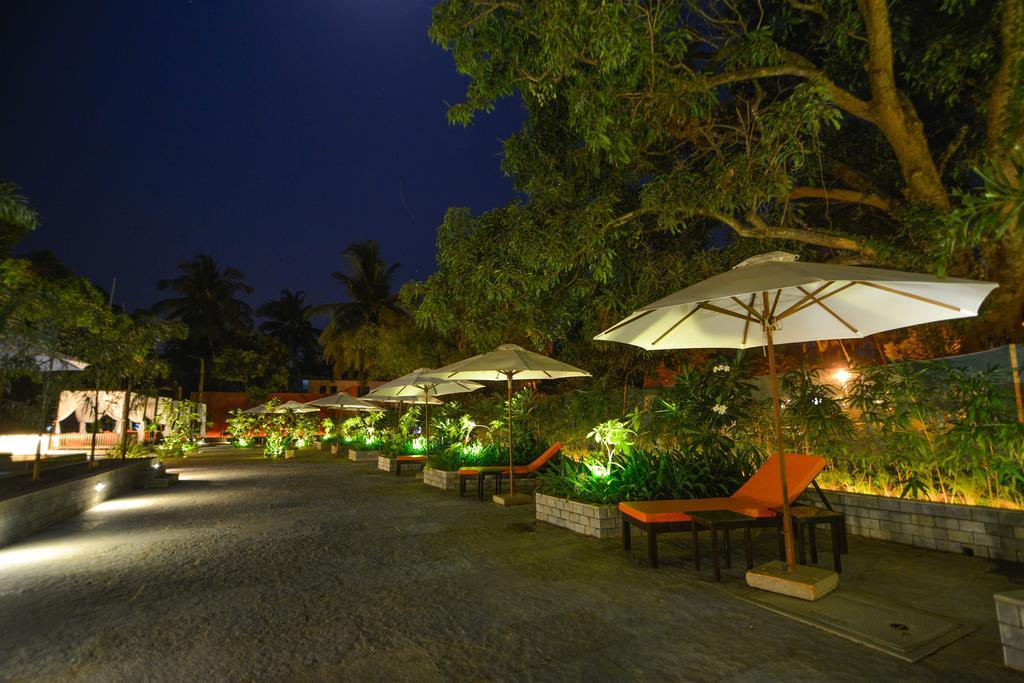Sinq Beach Resort Калангут Экстерьер фото