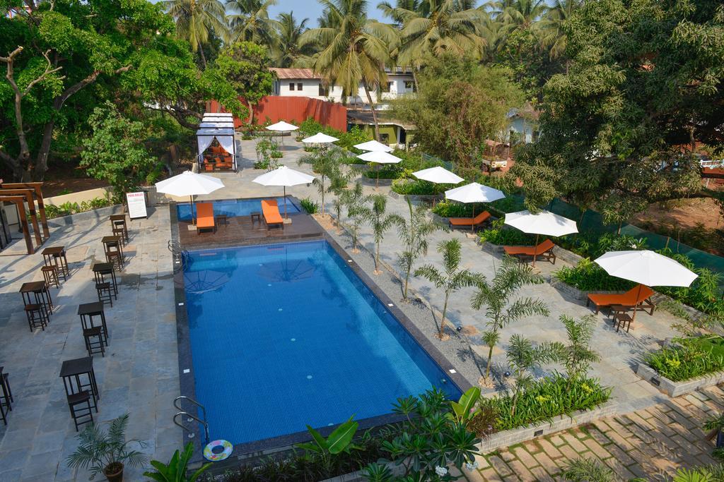 Sinq Beach Resort Калангут Экстерьер фото