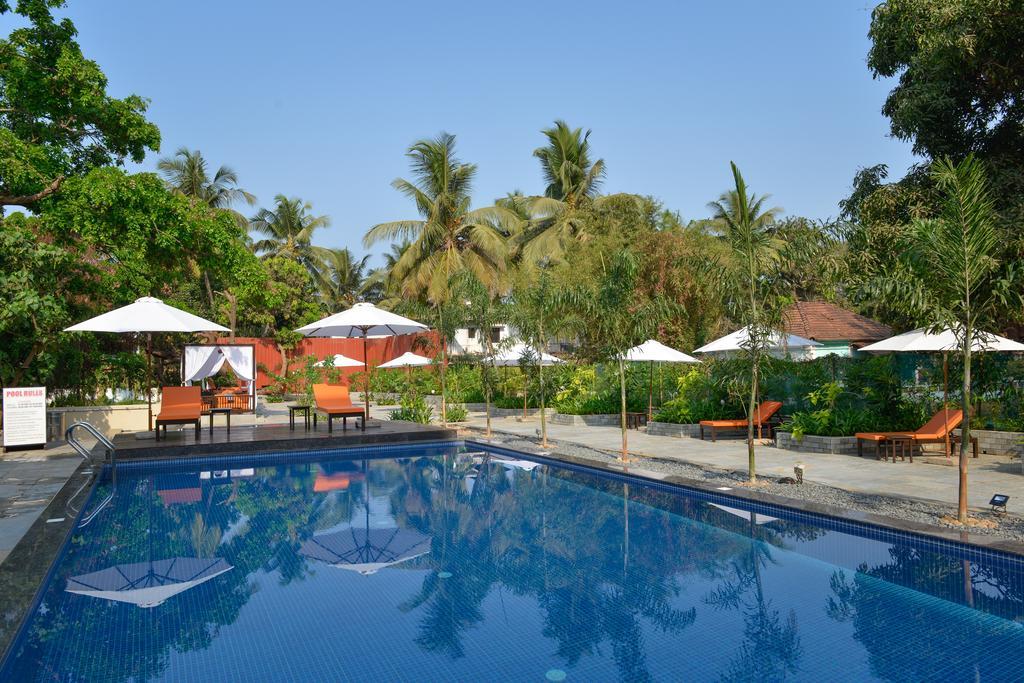 Sinq Beach Resort Калангут Экстерьер фото