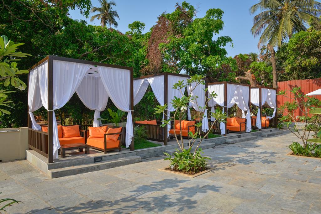 Sinq Beach Resort Калангут Экстерьер фото