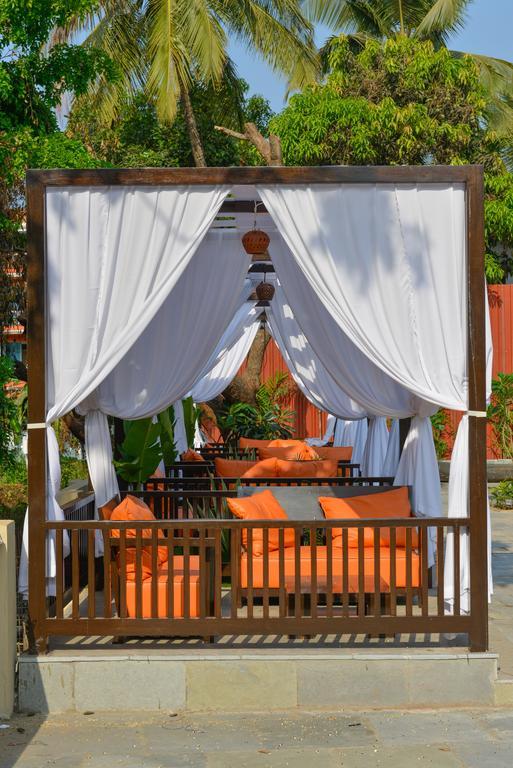 Sinq Beach Resort Калангут Экстерьер фото