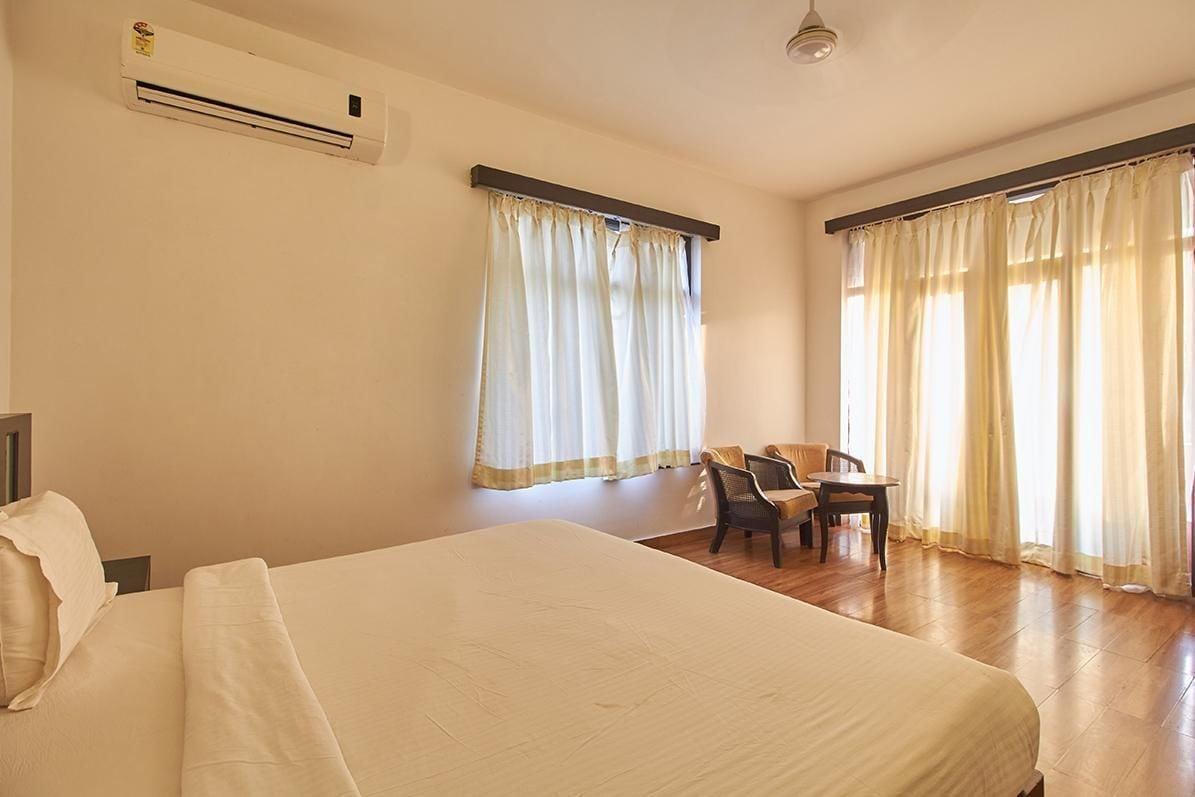 Sinq Beach Resort Калангут Экстерьер фото