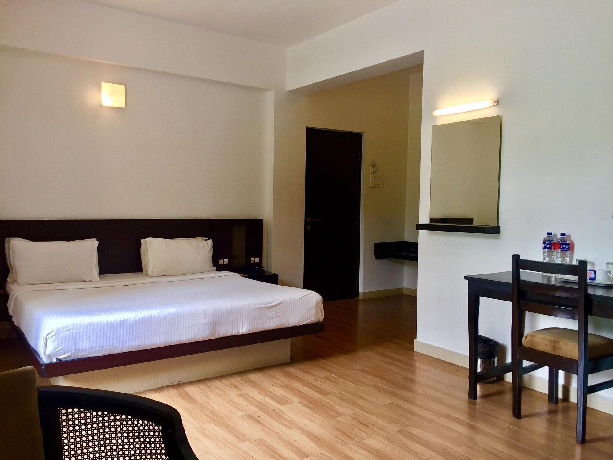 Sinq Beach Resort Калангут Экстерьер фото