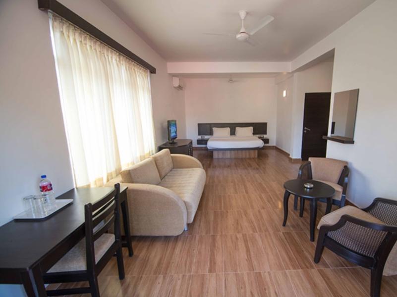 Sinq Beach Resort Калангут Экстерьер фото