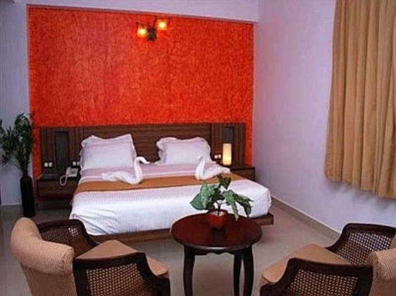Sinq Beach Resort Калангут Экстерьер фото