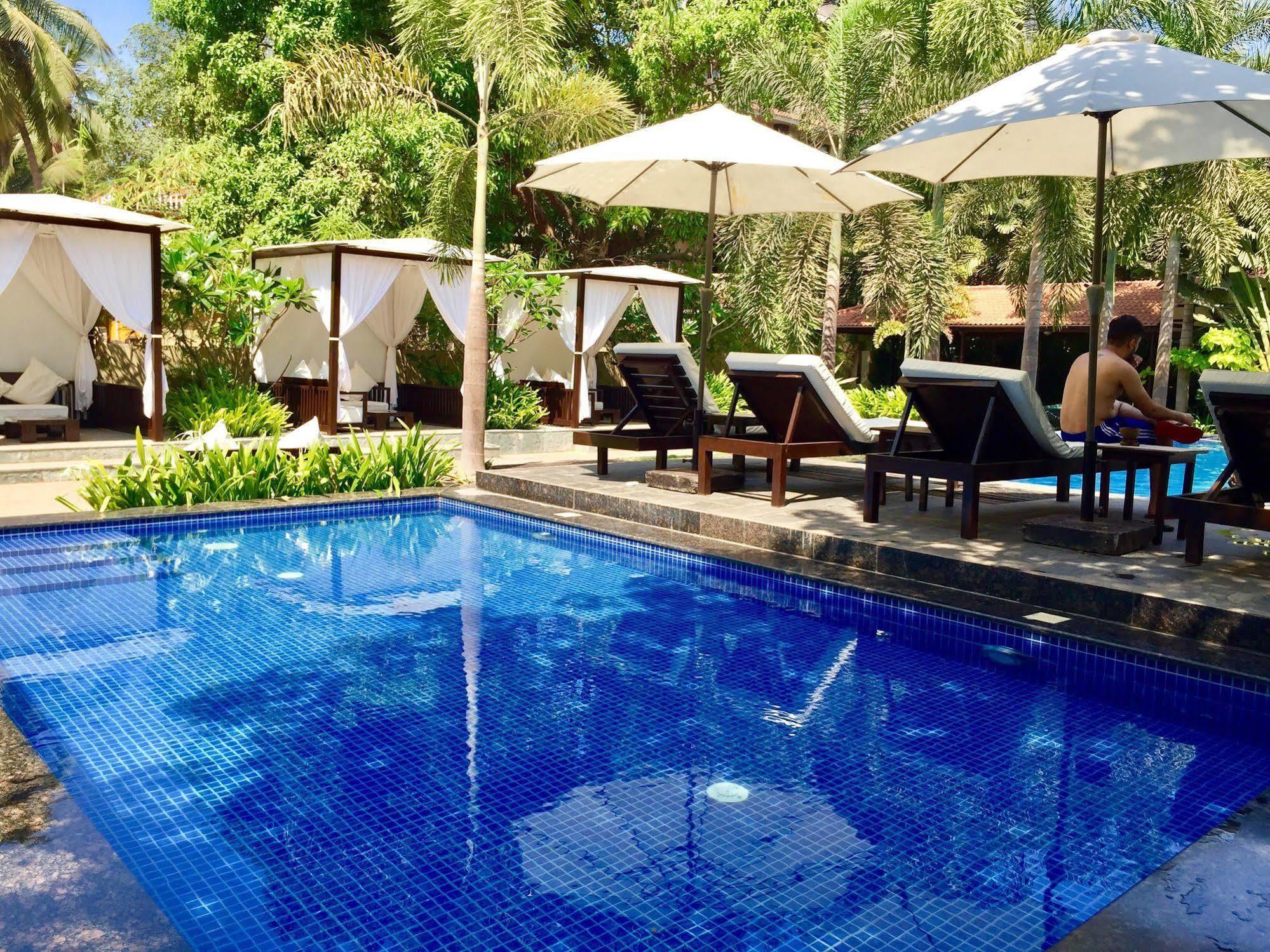 Sinq Beach Resort Калангут Экстерьер фото