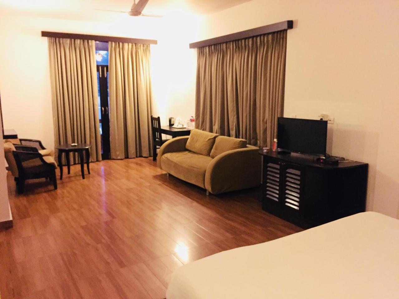 Sinq Beach Resort Калангут Экстерьер фото